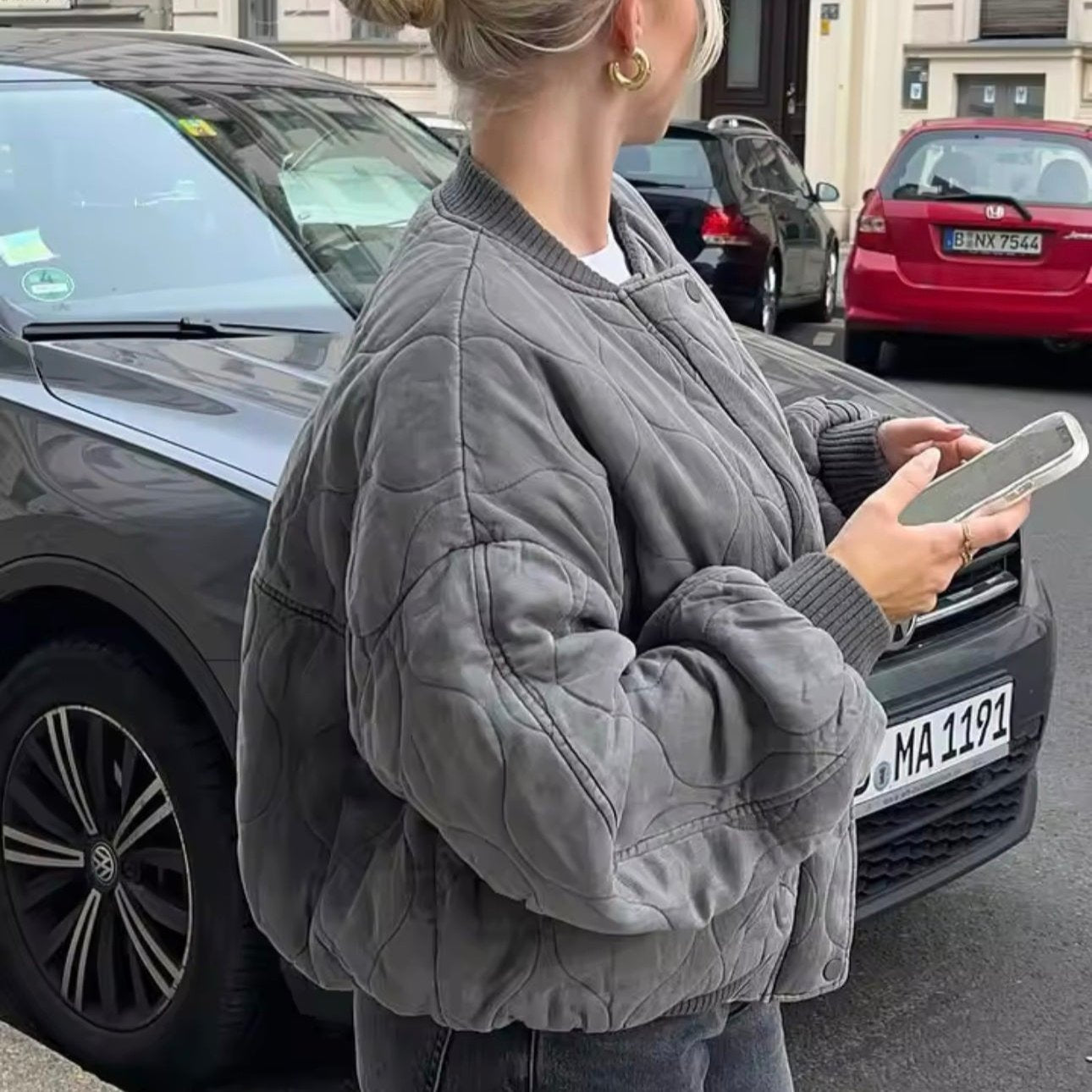 Jachetă bomber Lucy – Combinați stilul și confortul în viața de zi cu zi